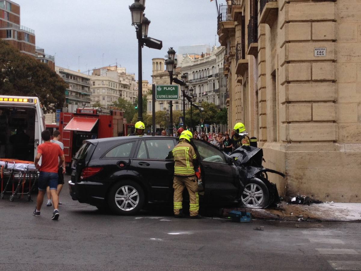 Fotos del aparatoso accidente en el Palacio de Justicia