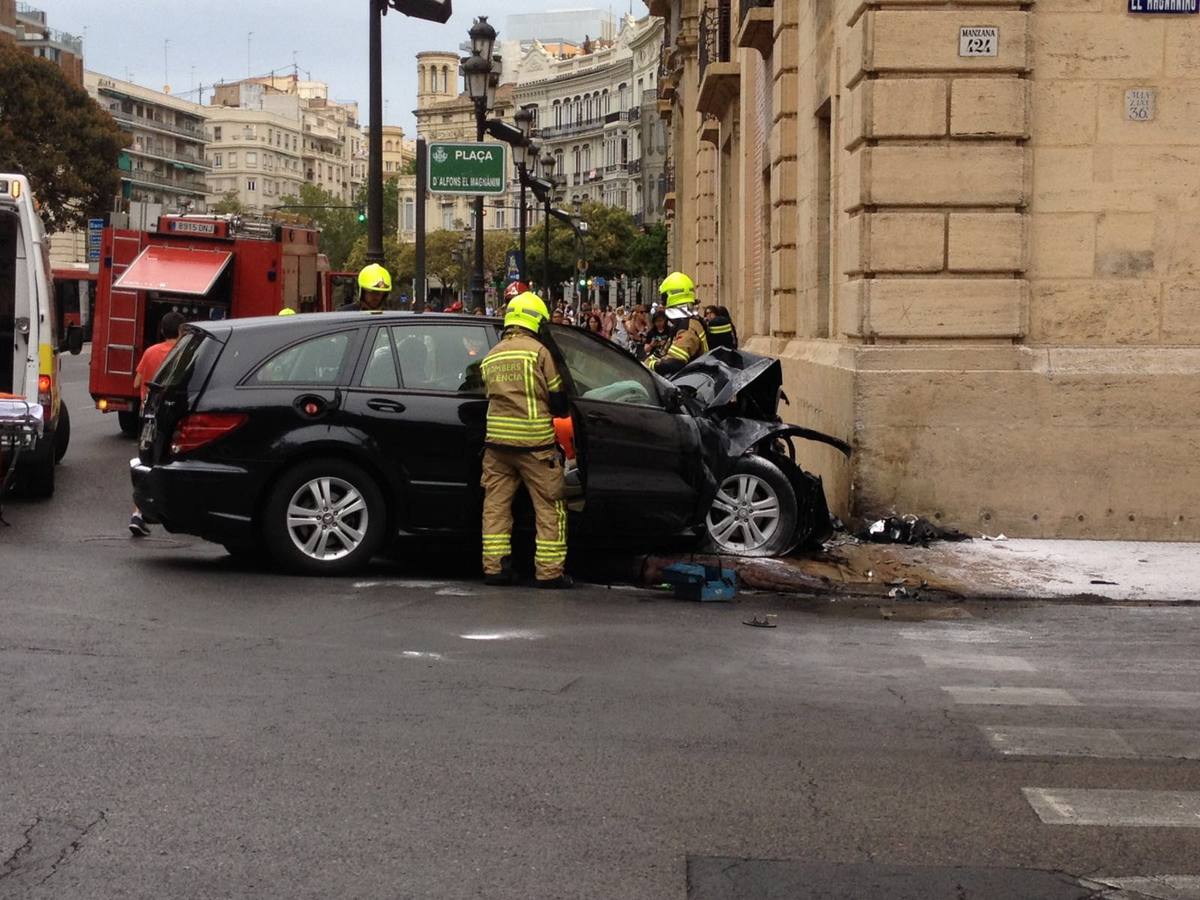 Fotos del aparatoso accidente en el Palacio de Justicia