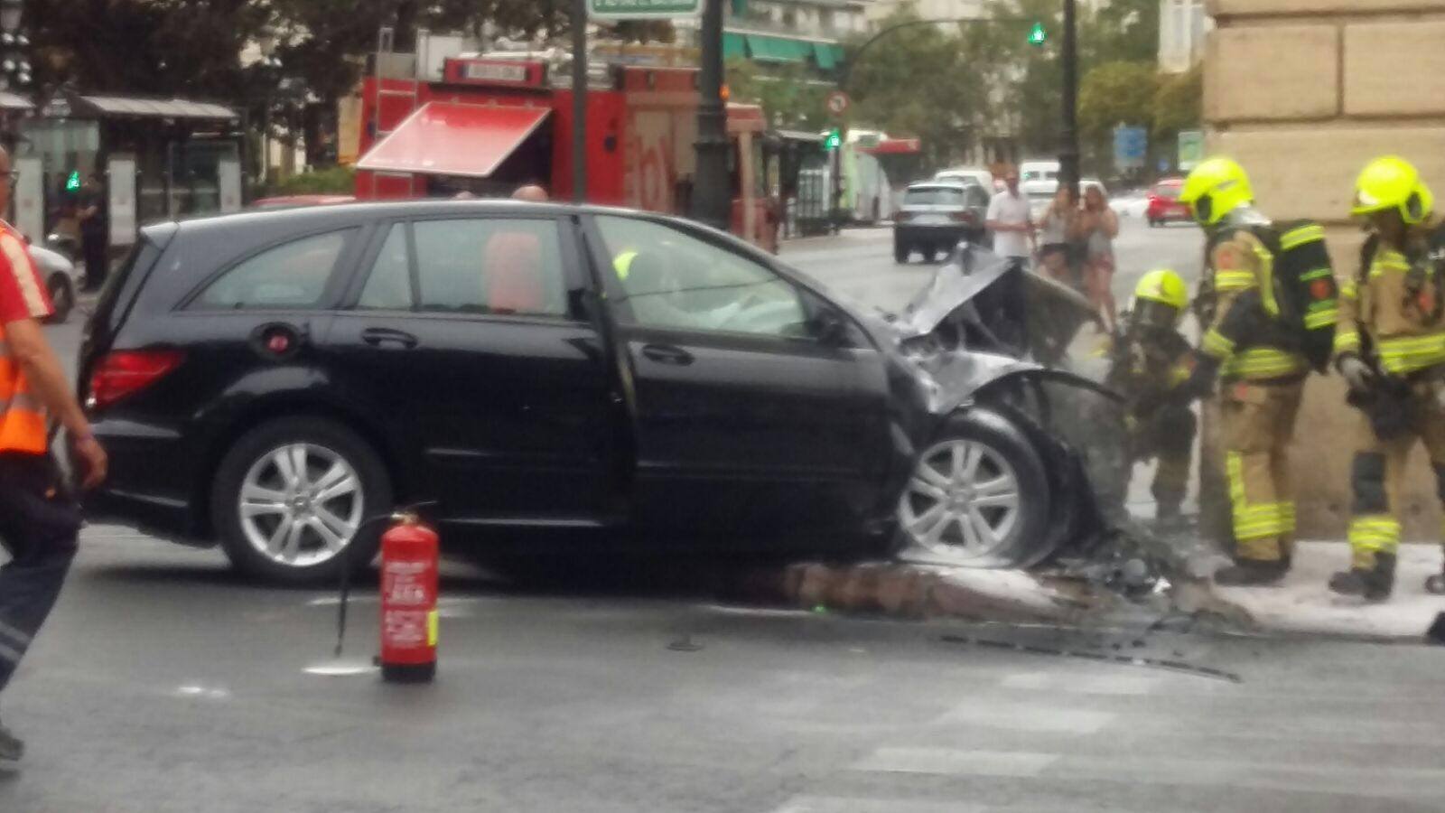 Fotos del aparatoso accidente en el Palacio de Justicia