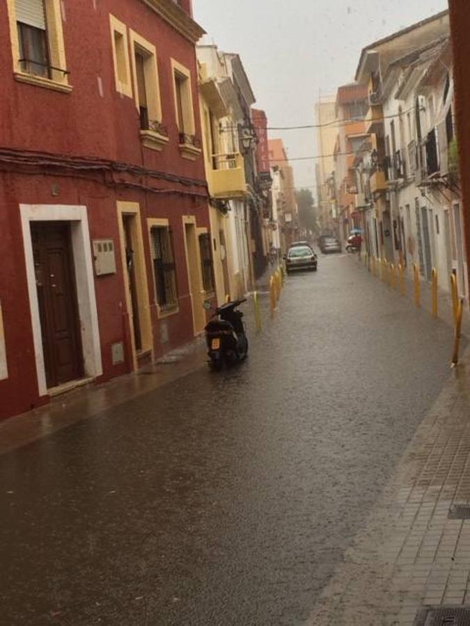 Una tormenta inunda Dénia y obliga a cerrar playas en Calpe por derrumbes