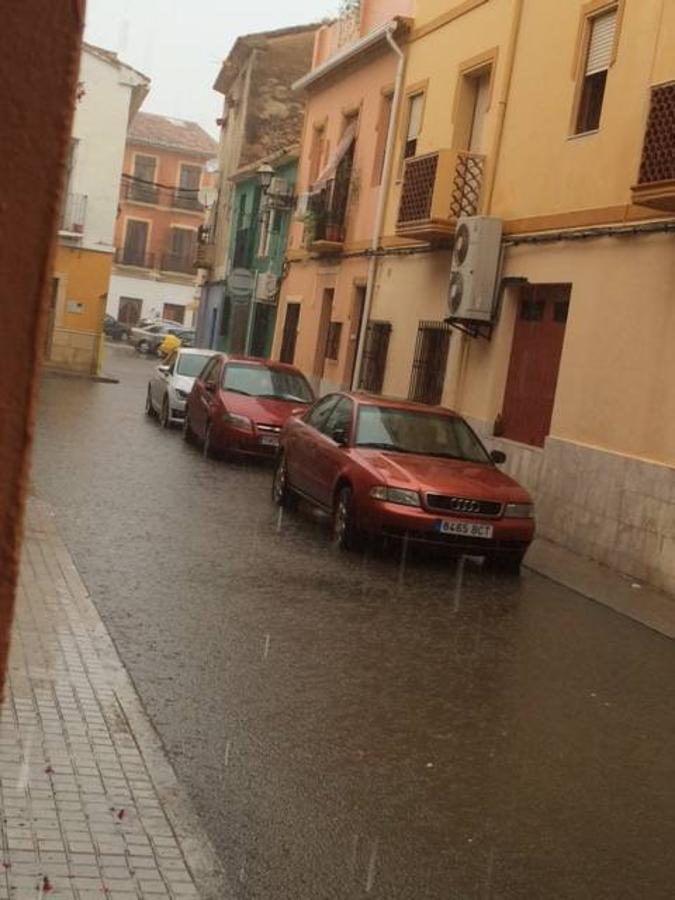 Una tormenta inunda Dénia y obliga a cerrar playas en Calpe por derrumbes