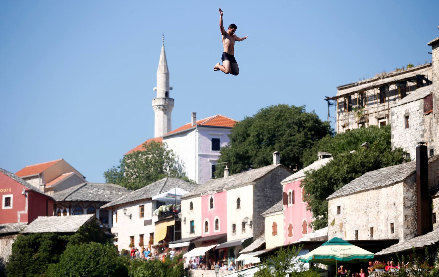 Fotos de los saltos desde el Puente Viejo de Mostar