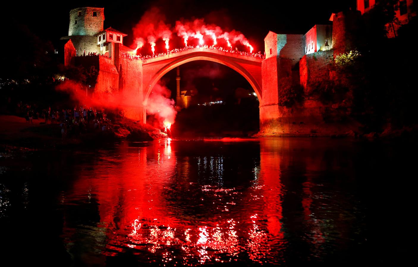 Fotos de los saltos desde el Puente Viejo de Mostar