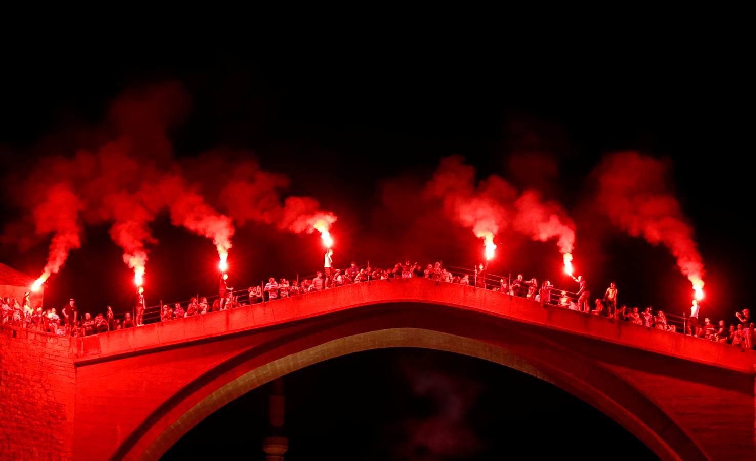 Fotos de los saltos desde el Puente Viejo de Mostar