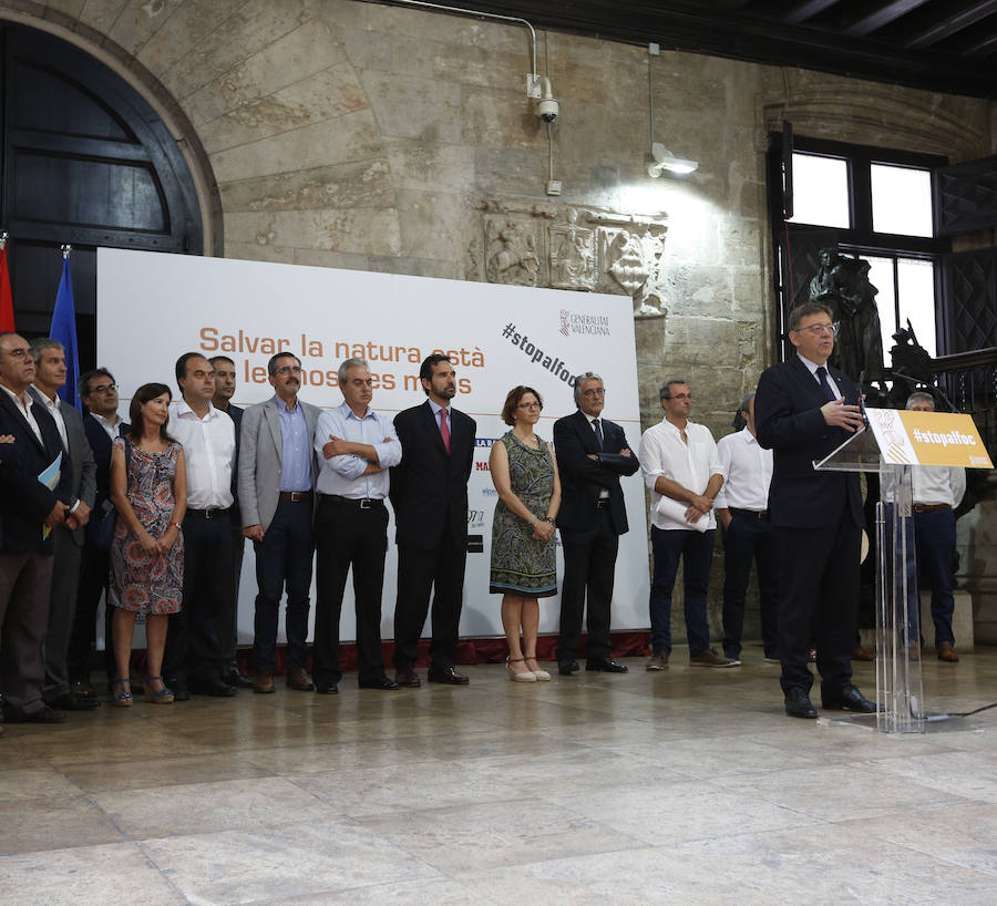 Fotos de la firma del convenio para la puesta en marcha de Stop al foc