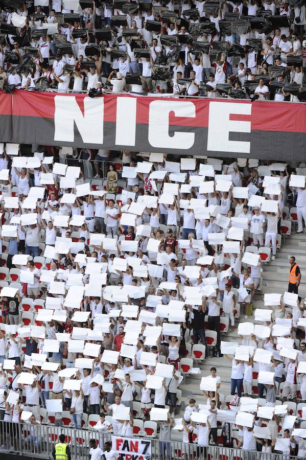 Fotos de las camisetas conmemorativas en Niza