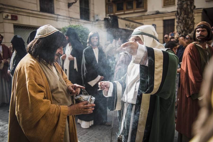 Procesión y coronación de la Virgen María