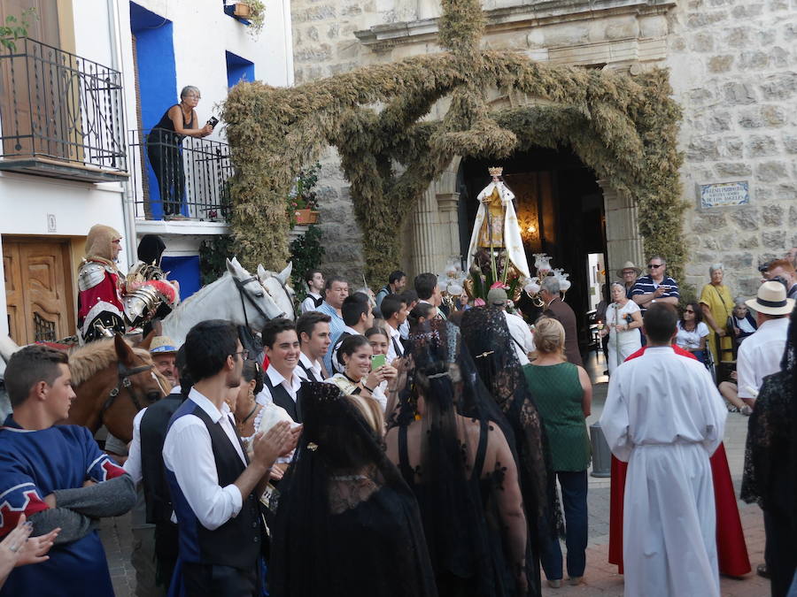 Fotos del día grande de la fiesta con el entramoro en Aras de los Olmos