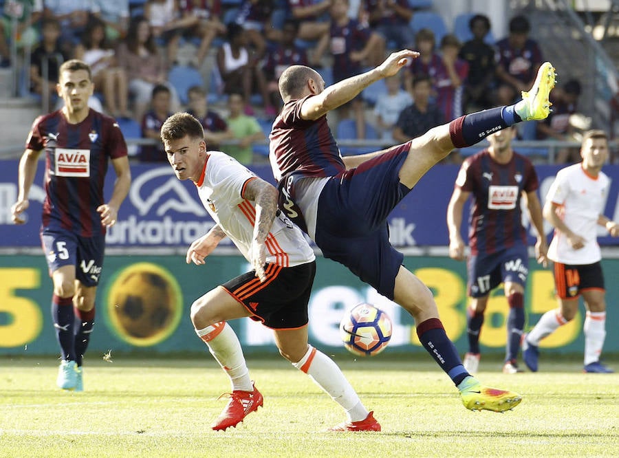 Fotos del partido Eibar-Valencia en Ipurua
