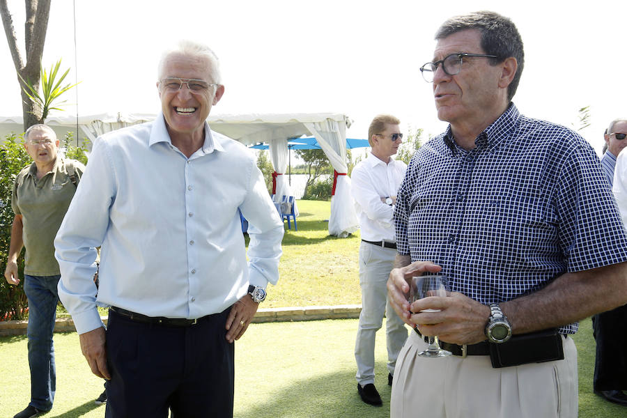 Fotos de Ximo Puig en la reunión con los empresarios valencianos