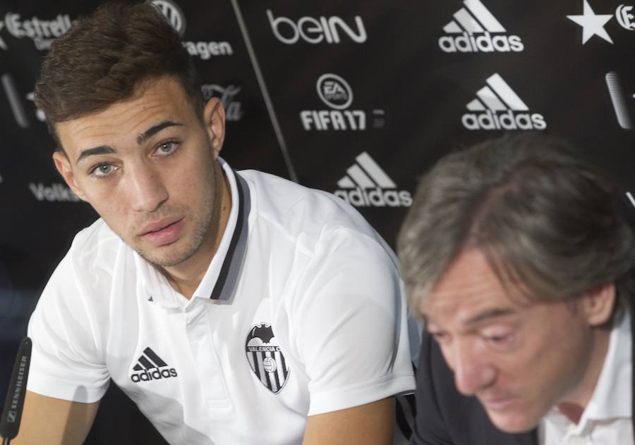 Fotos de la presentación de Munir, nuevo jugador del Valencia CF