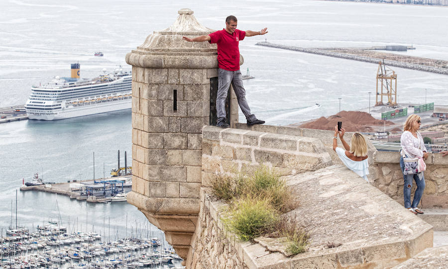 Llegada de crucero a Alicante y lleno en el castillo de Santa Bárbara