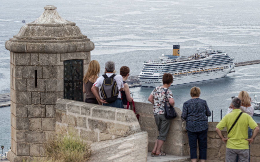 Llegada de crucero a Alicante y lleno en el castillo de Santa Bárbara