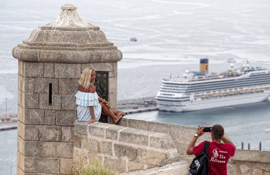 Llegada de crucero a Alicante y lleno en el castillo de Santa Bárbara