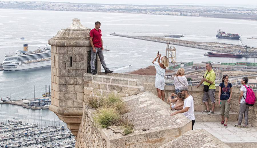 Llegada de crucero a Alicante y lleno en el castillo de Santa Bárbara