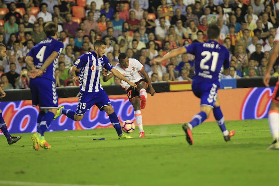 Las fotos de la victoria del Valencia ante el Alavés por 2-1