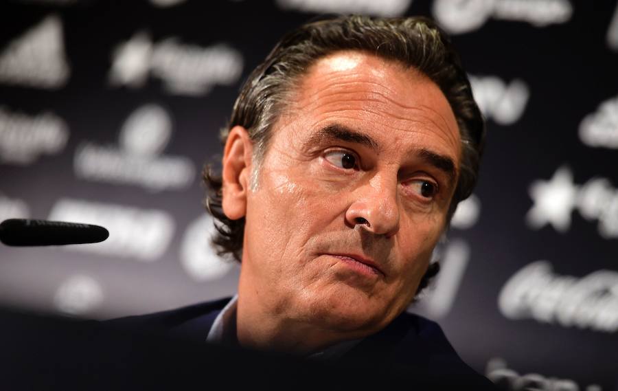 Las imágenes de Cesare Prandelli en su presentación como entrenador del Valencia