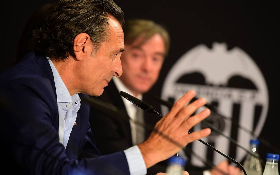 Las imágenes de Cesare Prandelli en su presentación como entrenador del Valencia