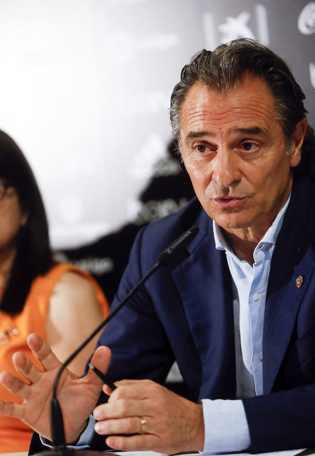 Las imágenes de Cesare Prandelli en su presentación como entrenador del Valencia