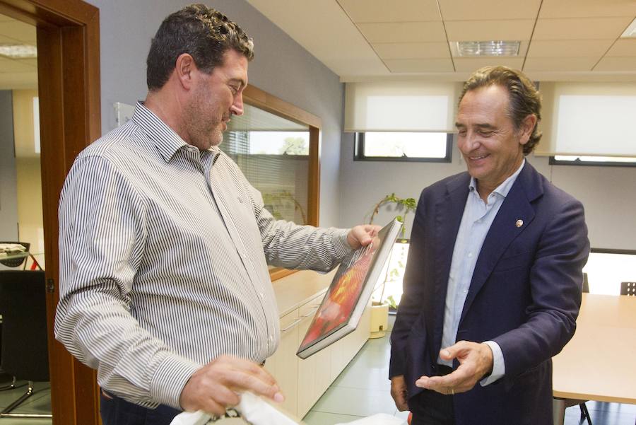 Las imágenes de la entrevista a Cesare Prandelli en Las Provincias