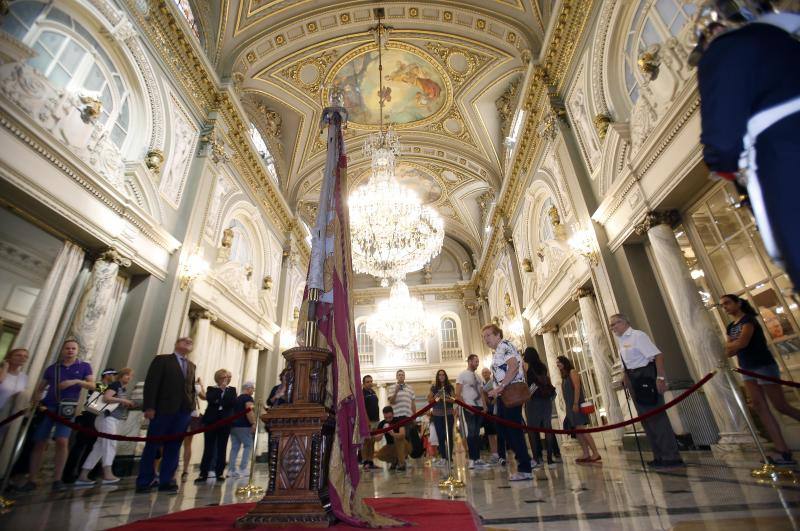 Día de puertas abiertas en el Ayuntamiento de Valencia donde se expone la Real Senyera