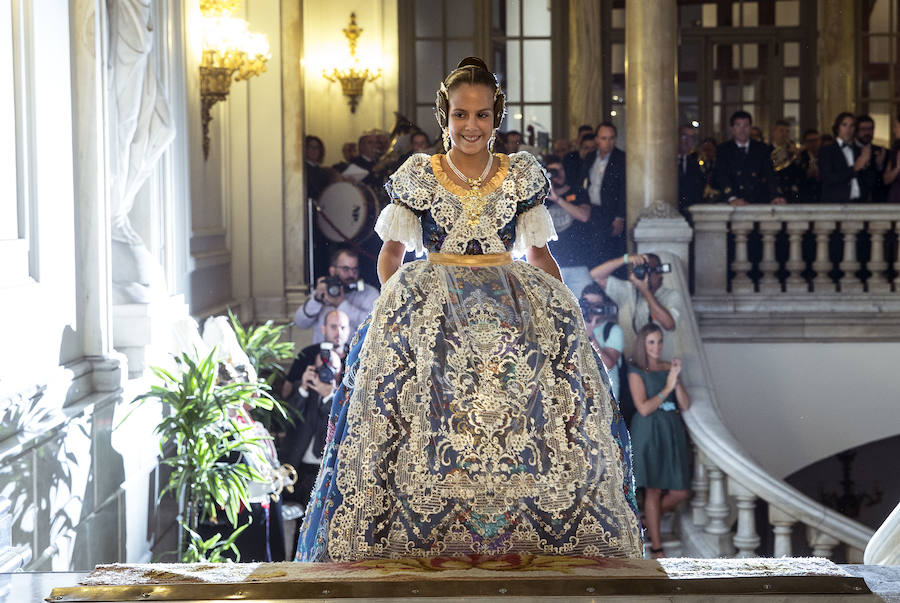 Fotos de la proclamación de Raquel Alario y Clara Parejo como falleras mayores de Valencia 2017