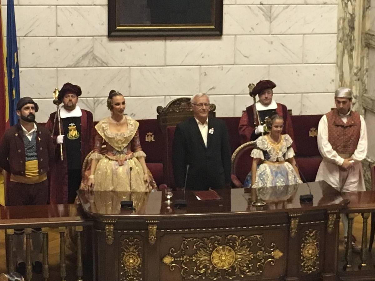 Fotos de la proclamación de Raquel Alario y Clara Parejo como falleras mayores de Valencia 2017