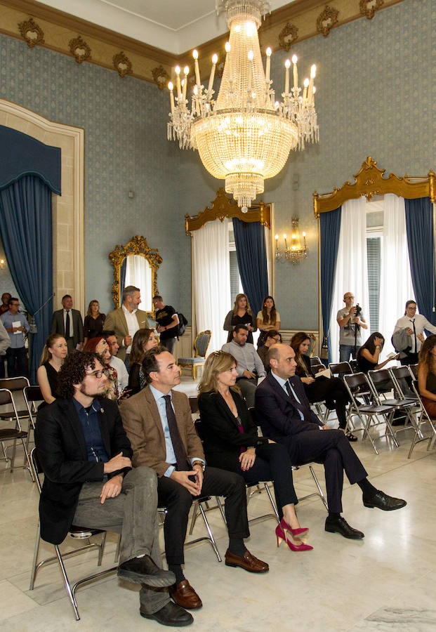 Echávarri durante la presentación de un acto en el Salón Azul del Ayuntamiento