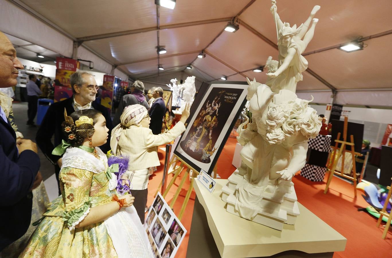 Fotos de la inauguración de &#039;Una Festa per a Tots&#039; de las Fallas 2017