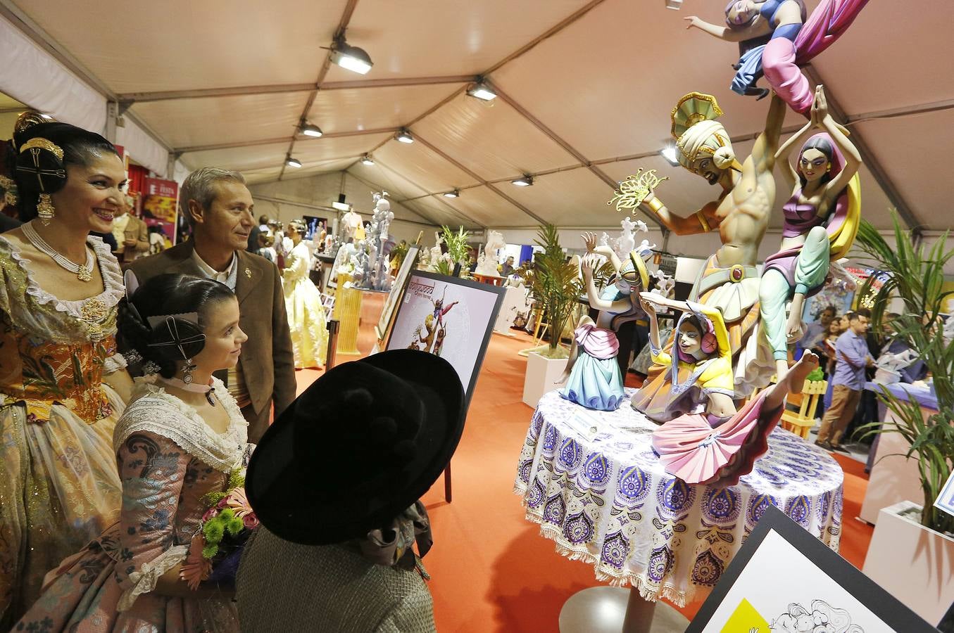 Fotos de la inauguración de &#039;Una Festa per a Tots&#039; de las Fallas 2017