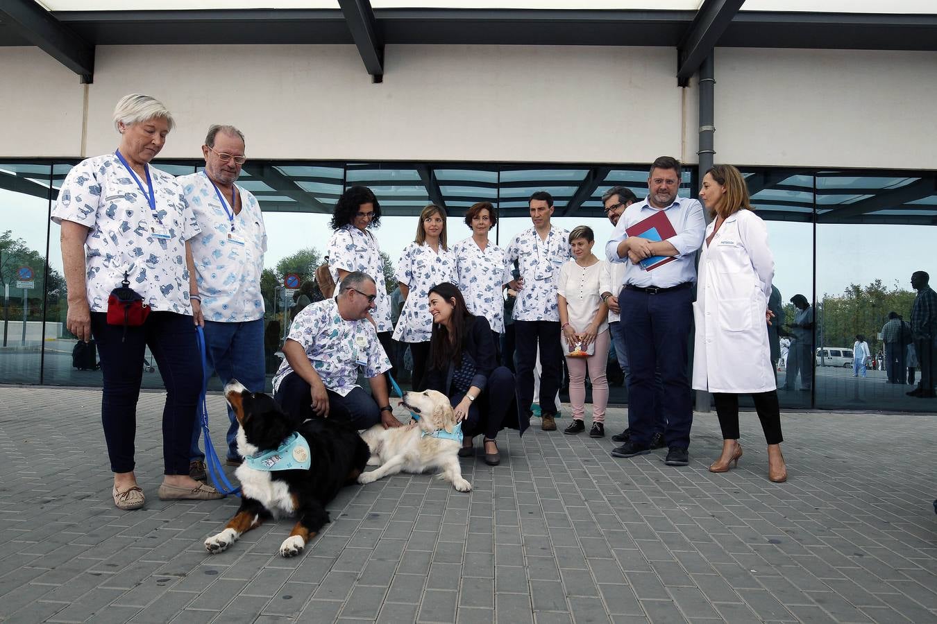 Fotos del programa de adopción de perros por parte de niños hospitalizados