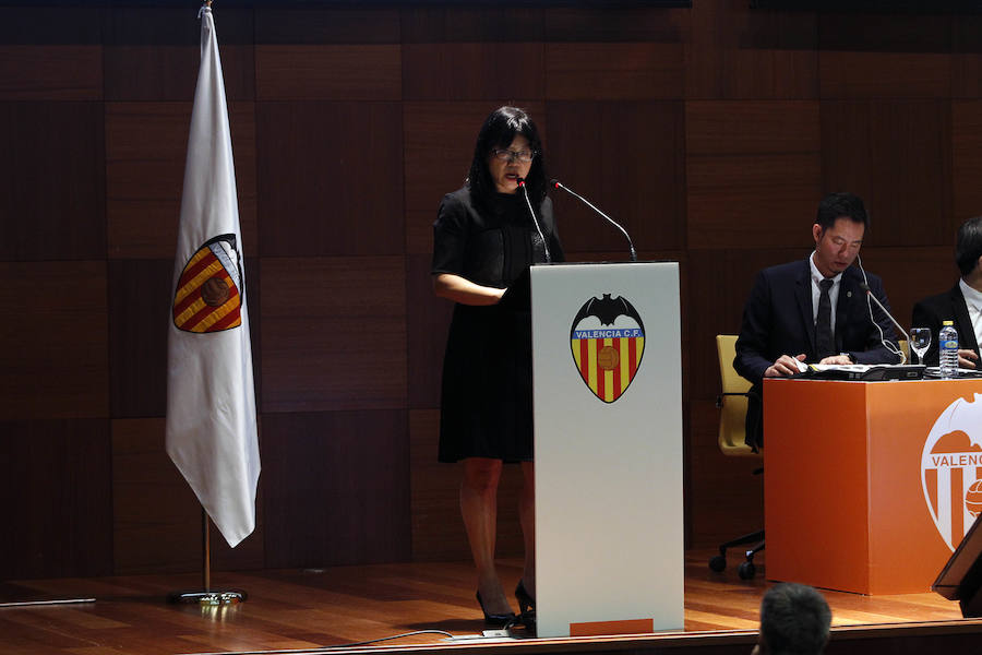 Las imágenes de la junta de accionistas del Valencia CF