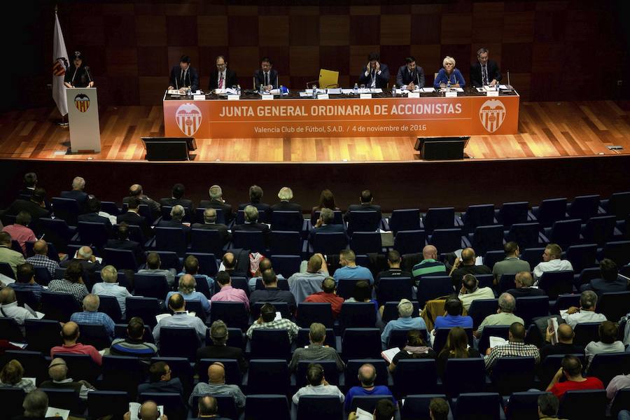 Las imágenes de la junta de accionistas del Valencia CF