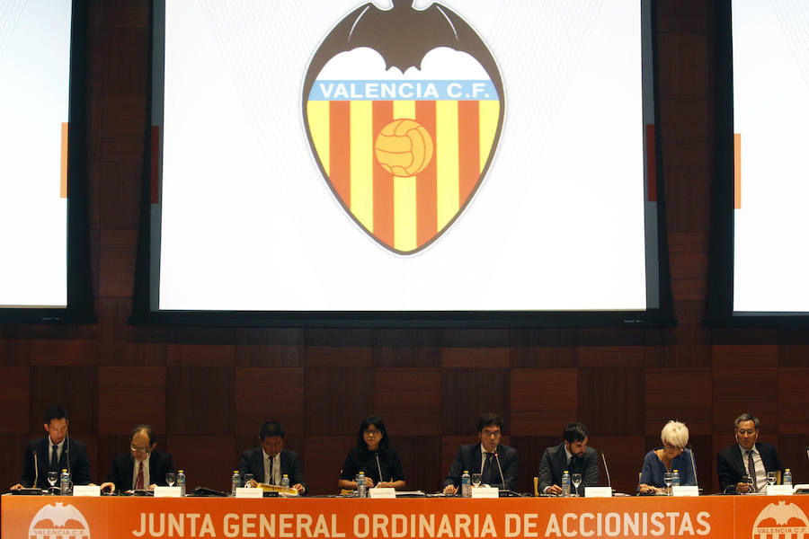 Las imágenes de la junta de accionistas del Valencia CF