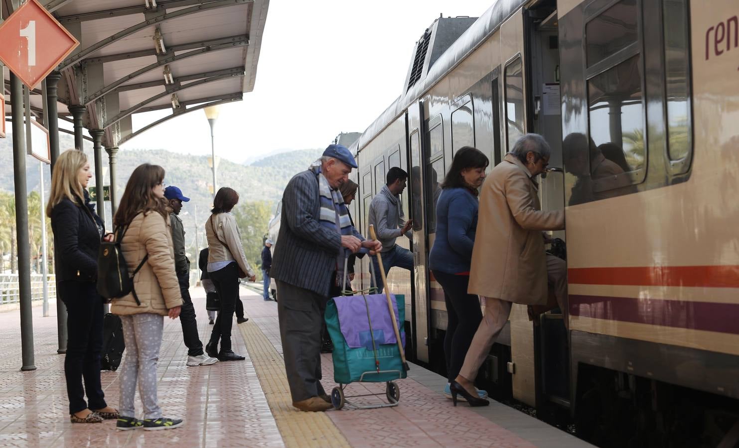 Fotos de la línea de tren Valencia-Zaragoza