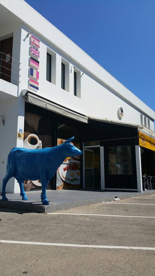 Vaca azul robada de una panaderia en Benissa