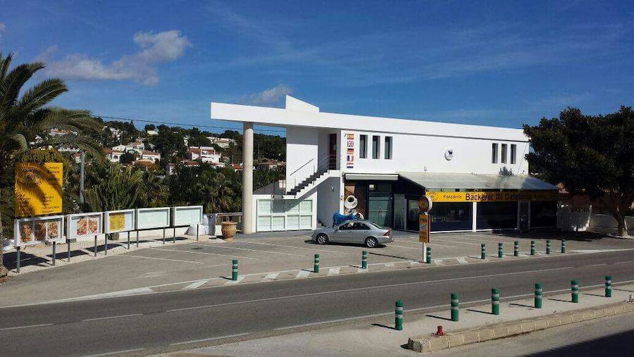 Vaca azul robada de una panaderia en Benissa