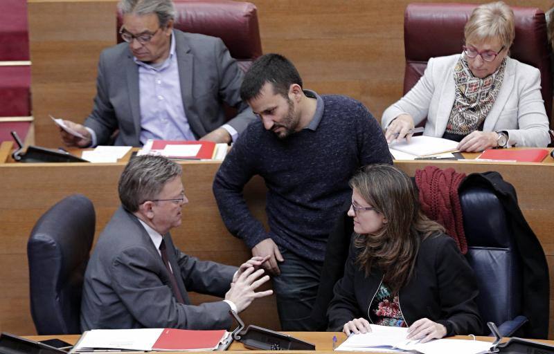 Las imágenes del Pleno de Les Corts