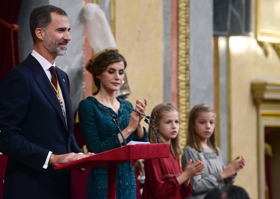 Fotos de Leonor y Sofía, protagonistas en el Congreso