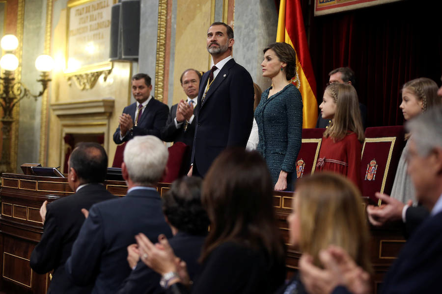 Fotos de Leonor y Sofía, protagonistas en el Congreso