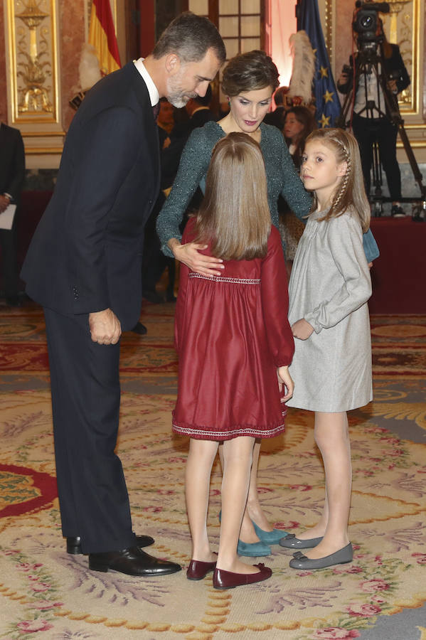 Fotos de Leonor y Sofía, protagonistas en el Congreso