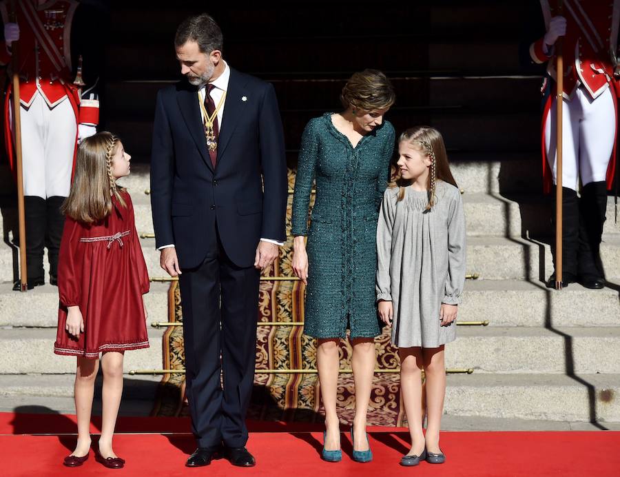 Fotos de Leonor y Sofía, protagonistas en el Congreso