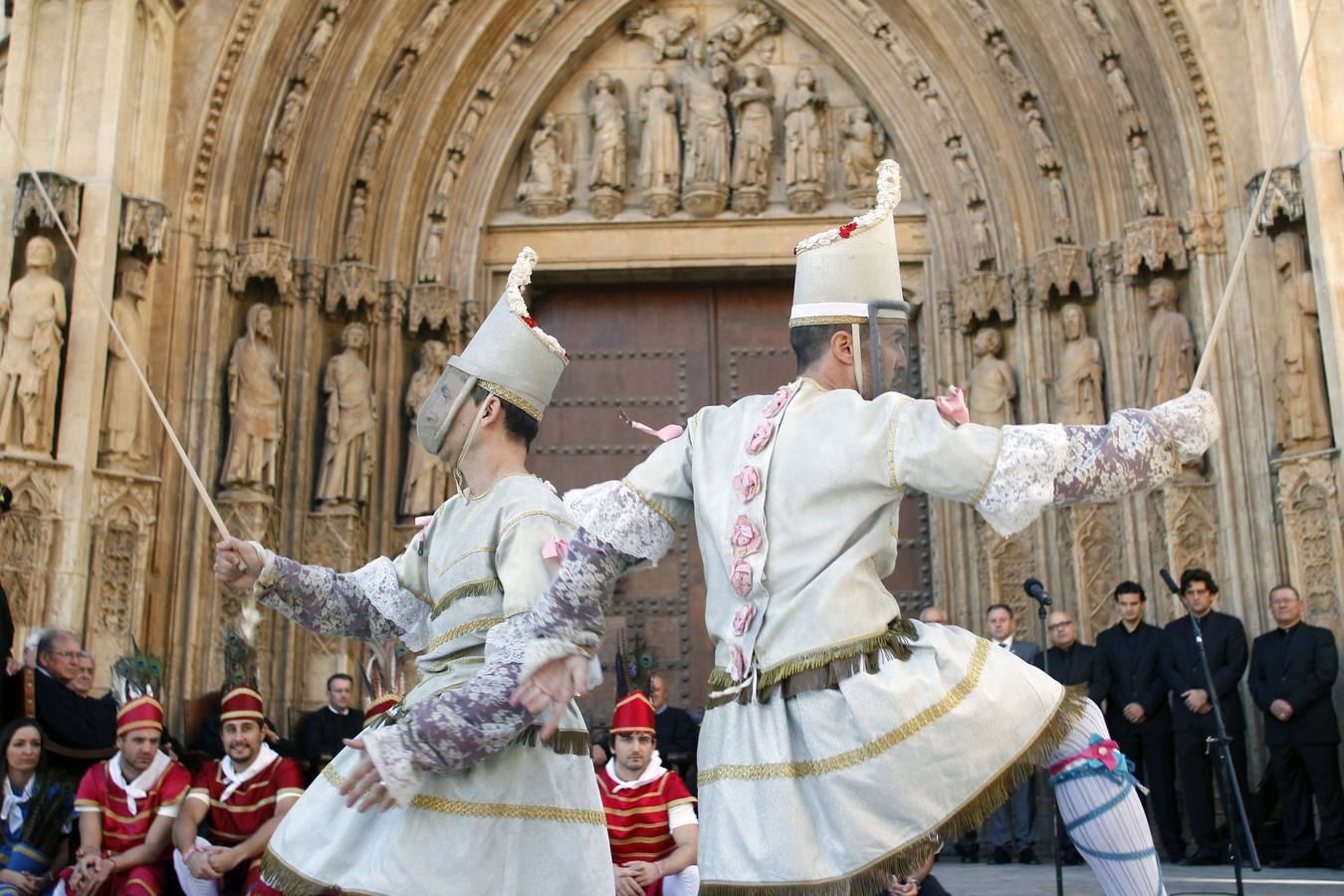 El Tribunal de las Aguas de Valencia y Festes Mare de Déu de la Salut en Algemesí