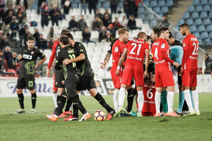 Las imágenes del encuentro entre el Almería y el Elche