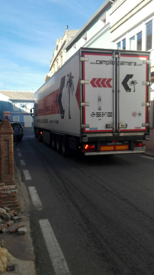 Fotos del accidente de un camión en Pedralba