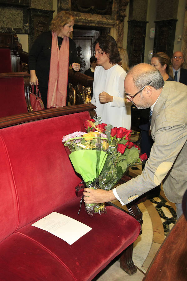 Fotos del Pleno extraordinario del Ayuntamiento de Valencia y del homenaje en el domicilio de Rita Barberá