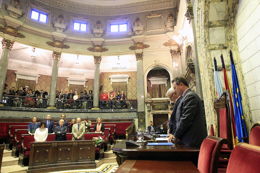 Fotos del Pleno extraordinario del Ayuntamiento de Valencia y del homenaje en el domicilio de Rita Barberá