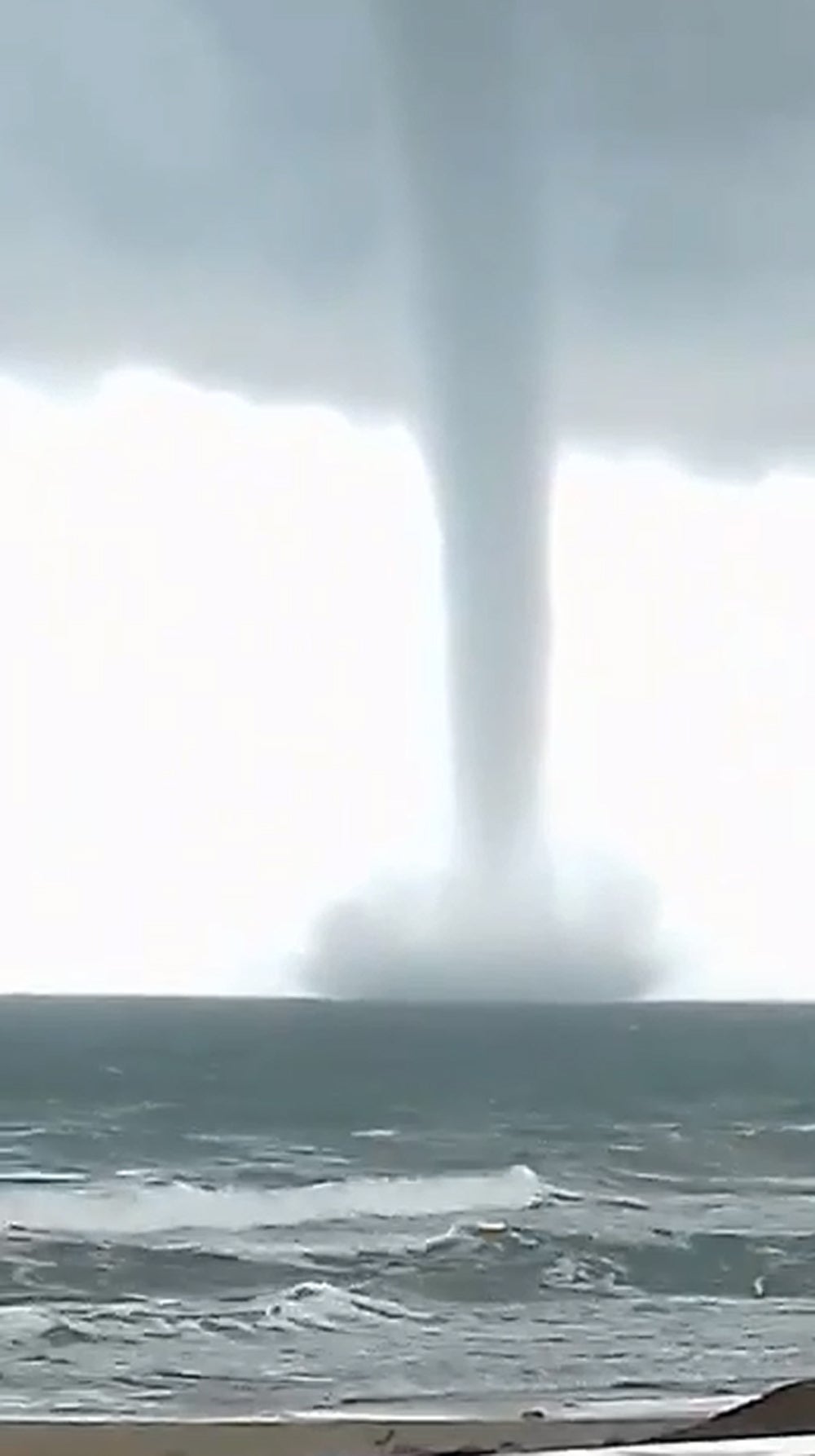 Fotos del tornado que se ha formado frente a Sueca y El Perelló