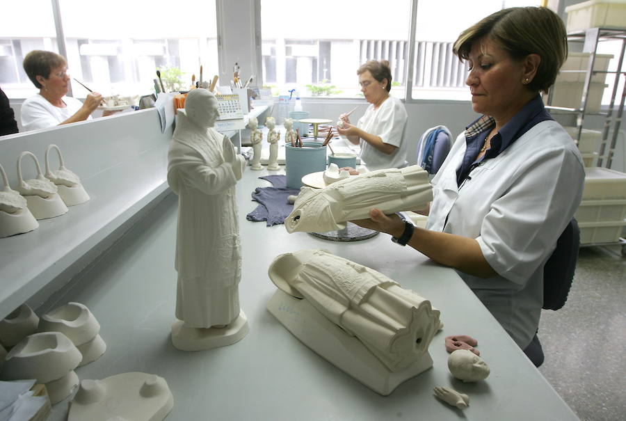 Figura del Papá Benedicto XVI hecha por Lladró. 