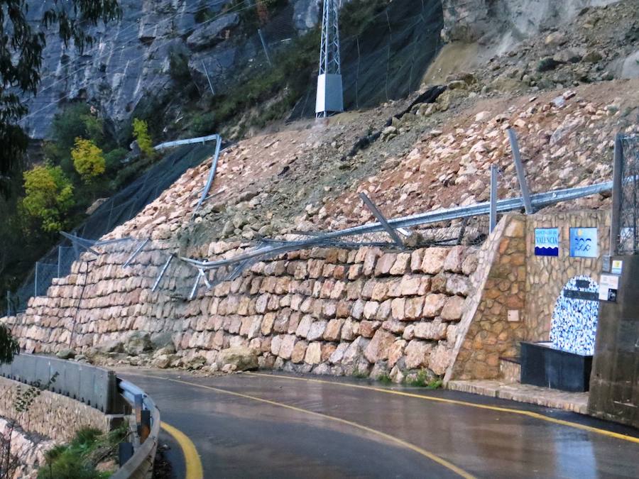 Fotos de un nuevo desprendimiento en la carretera de Cortes de Pallás